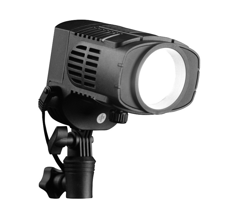 Nanguang CN-28FA LED Fresnel + barndoor - 2