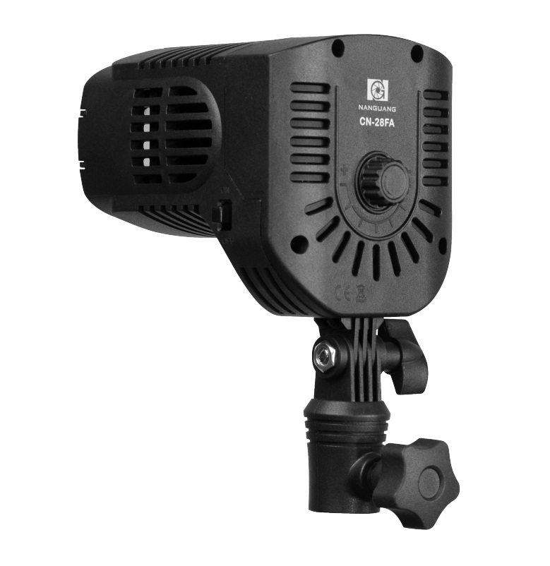 Nanguang CN-28FA LED Fresnel + barndoor - 4