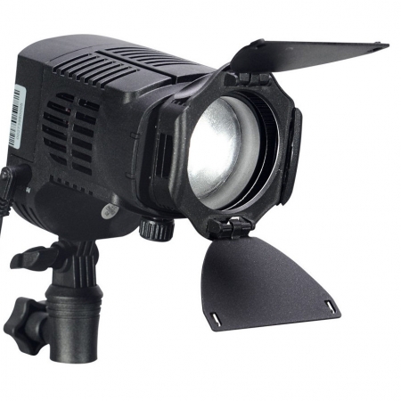 Nanguang CN-28FA LED Fresnel + barndoor